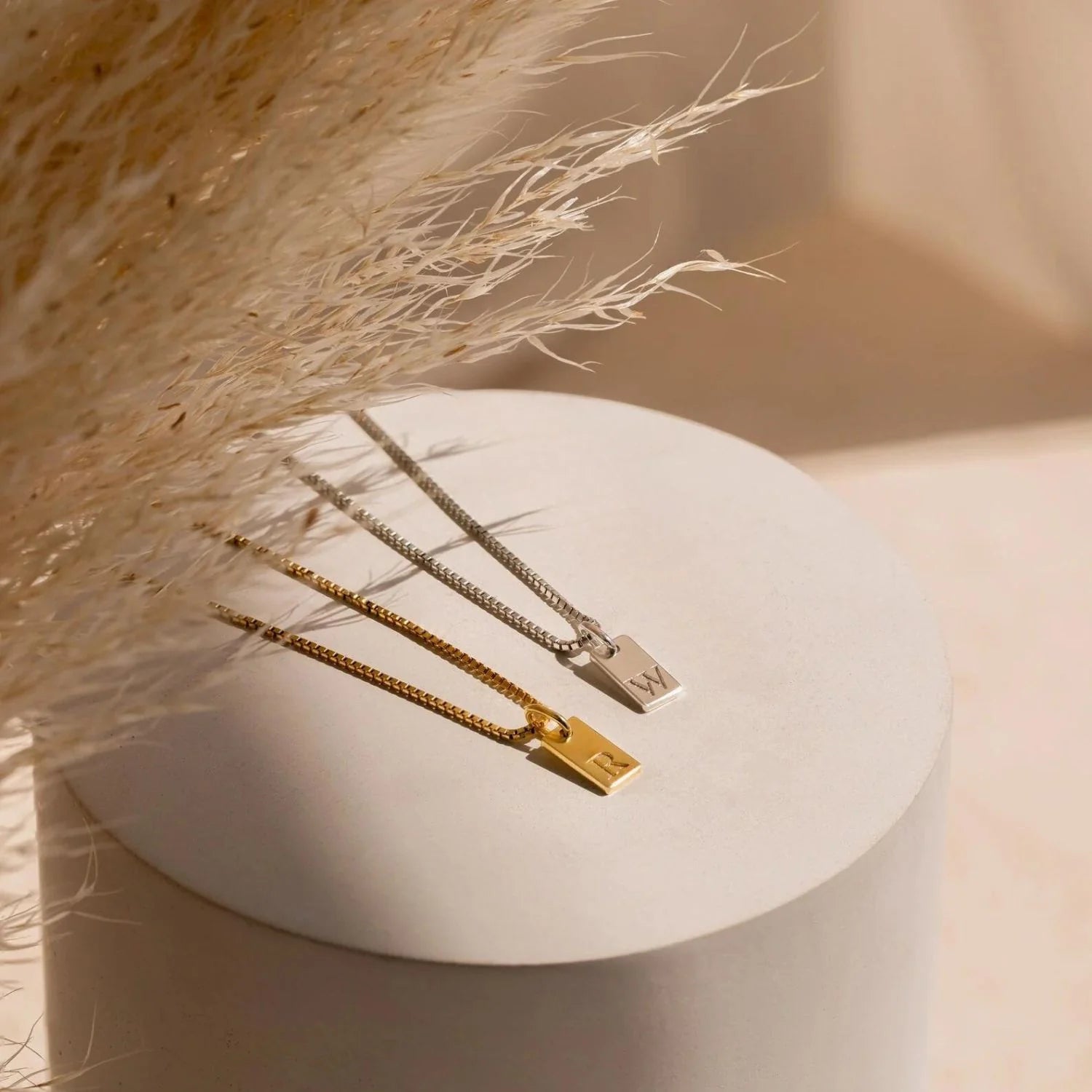 Elegante Halskette mit Initialen in 18K Gold