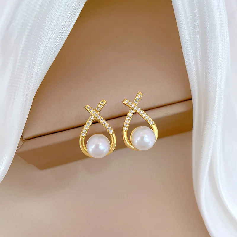 Luxuriöses Set aus Perlenkette und Ohrringen, mit 18 Karat PVD-Beschichtung